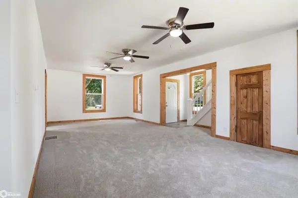 202 E Center ST, Winfield, IA 52659