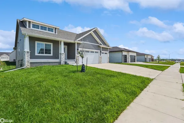 95 NW Hidden Knoll, Waukee, IA 50263