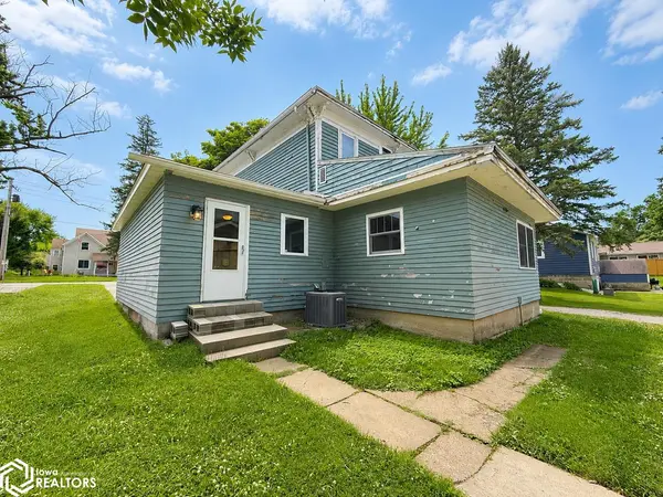 208 S Lake St, Lake Mills, IA 50450