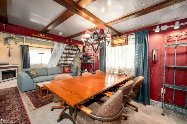 306 N 8th AVE, Vinton, IA 52349