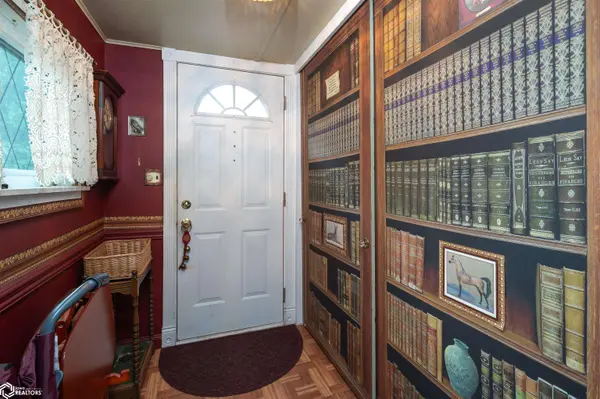 306 N 8th AVE, Vinton, IA 52349