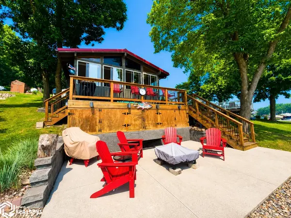 1116 Lakeshore DR, Brooklyn, IA 52211
