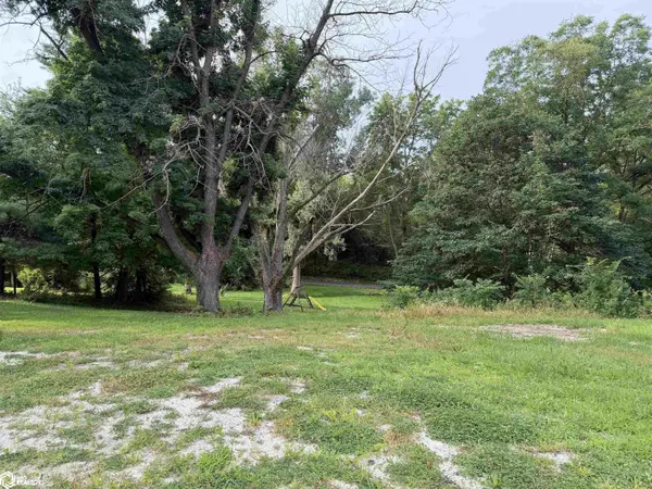 4 Hickory LN, Warsaw, IL 62379
