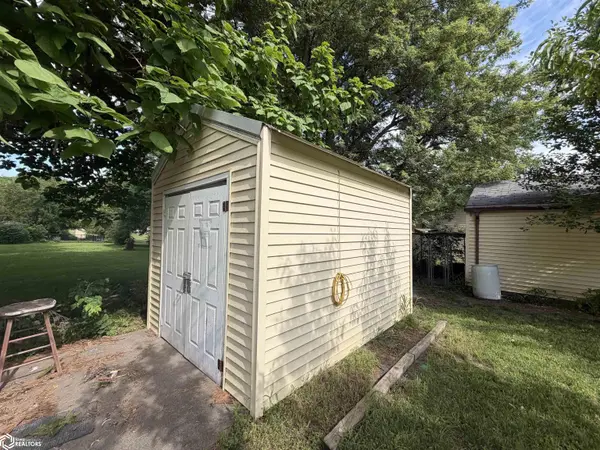709 N 12th ST, Chariton, IA 50049
