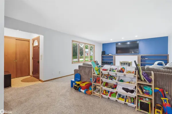 806 Oswego ST, Tama, IA 52339