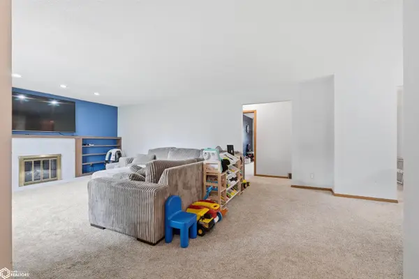 806 Oswego ST, Tama, IA 52339