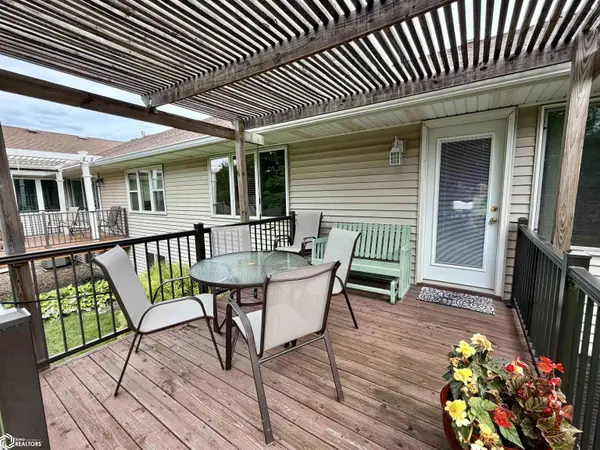 15674 Sheridan AVE, Clive, IA 50325