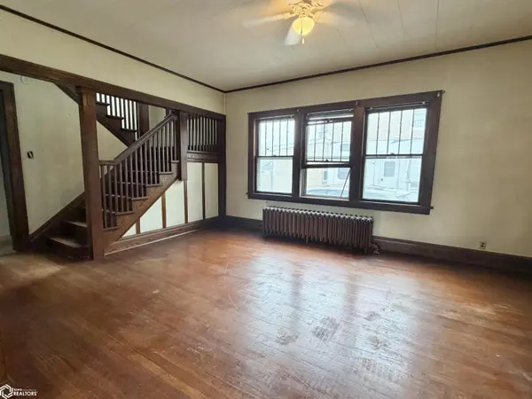 626 E 7th ST, Newton, IA 50208