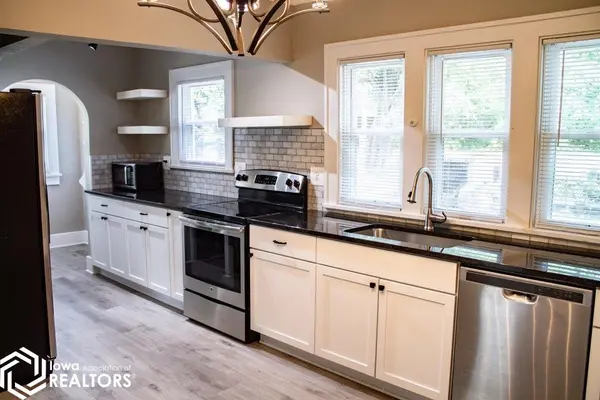 2703 College AVE, Des Moines, IA 50311
