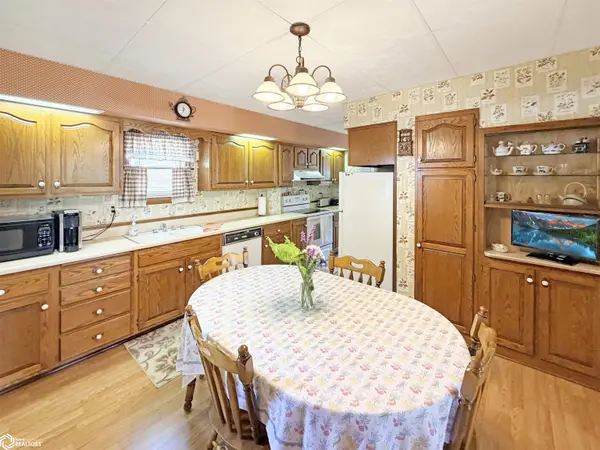 302 3rd AVE, Hampton, IA 50441