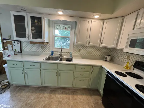 623 N 3Rd ST, Centerville, IA 52544