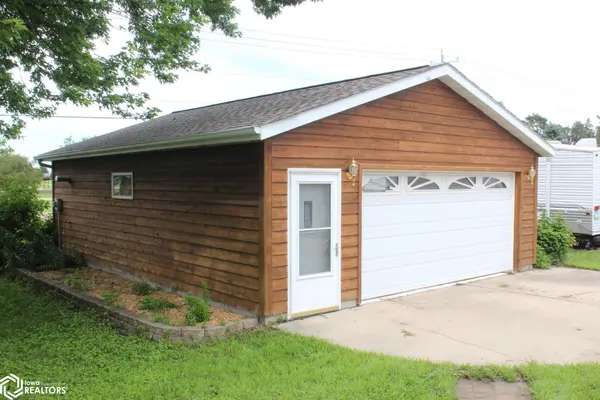109 Oakridge DR, Forest City, IA 50436