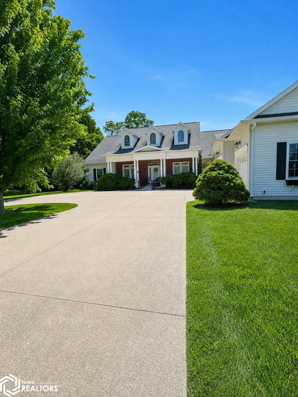 3434 Hickory Hills DR, Wever, IA 52658