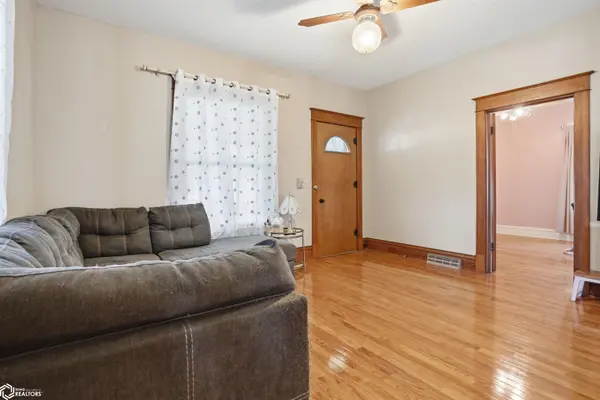 305 S Cottonwood St., New London, IA 52645