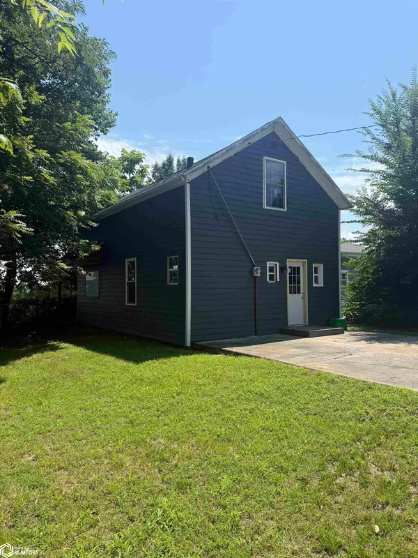 317 S 3Rd ST, Burlington, IA 52601