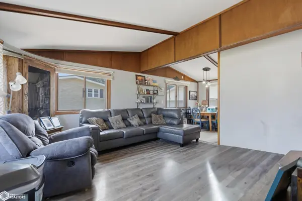 140 Centennial DR, Mediapolis, IA 52637