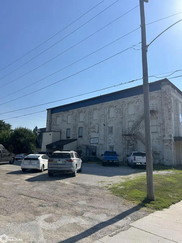 202 2Nd AVE, Oskaloosa, IA 52577