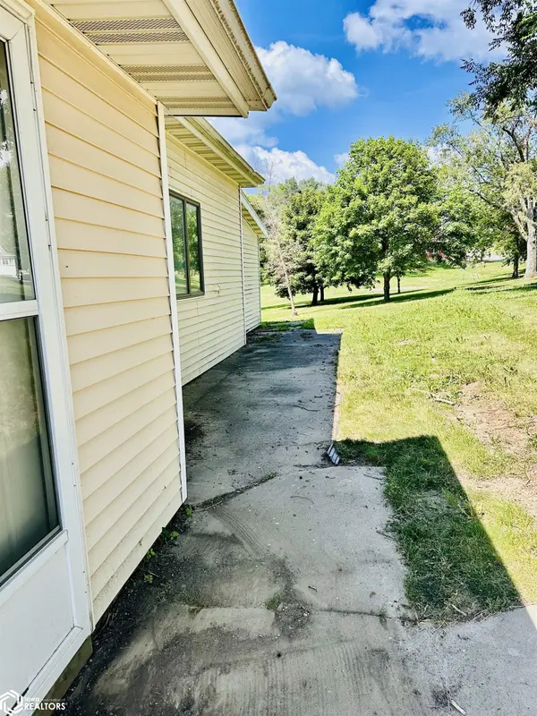 200 South Street, Deep River, IA 52222
