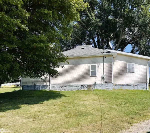 200 South Street, Deep River, IA 52222
