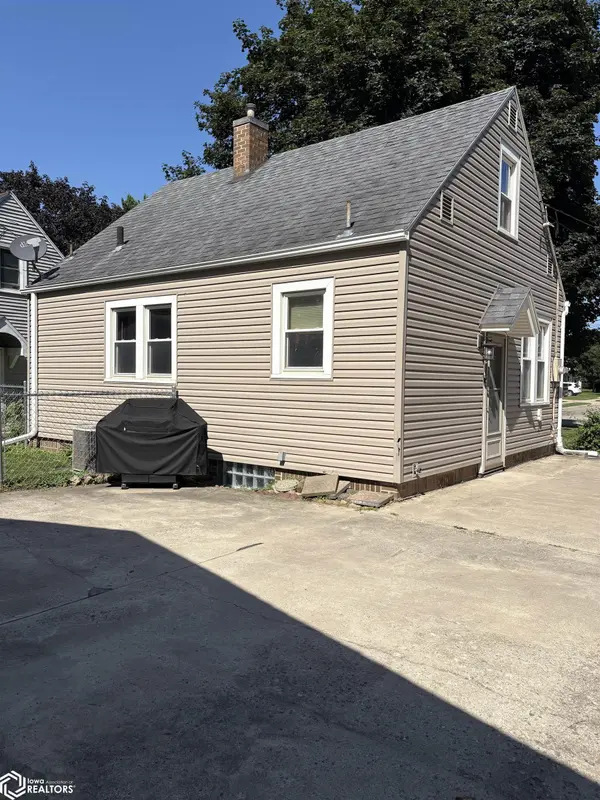 230 S Indiana AVE, Mason City, IA 50401