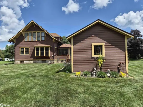 604 8Th AVE, Grinnell, IA 50112