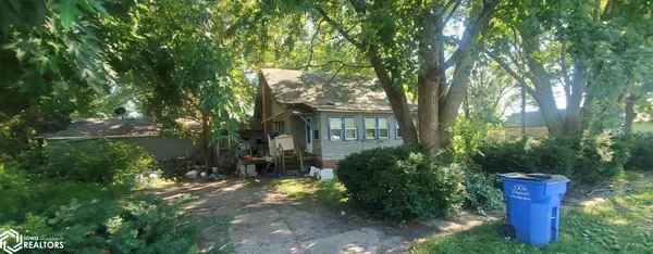 420 Florence DR, Peru, IA 50222
