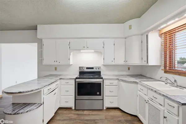 1102 Siegel ST, Tama, IA 52339