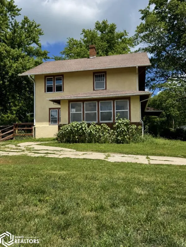 205 Shellway DR, Mount Ayr, IA 50854