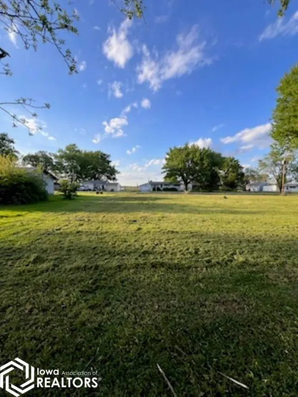 303 West ST, Russell, IA 50238