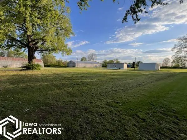 303 West ST, Russell, IA 50238