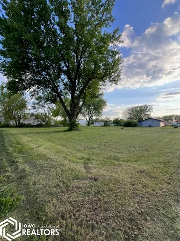 310 W Stanton, Russell, IA 50238