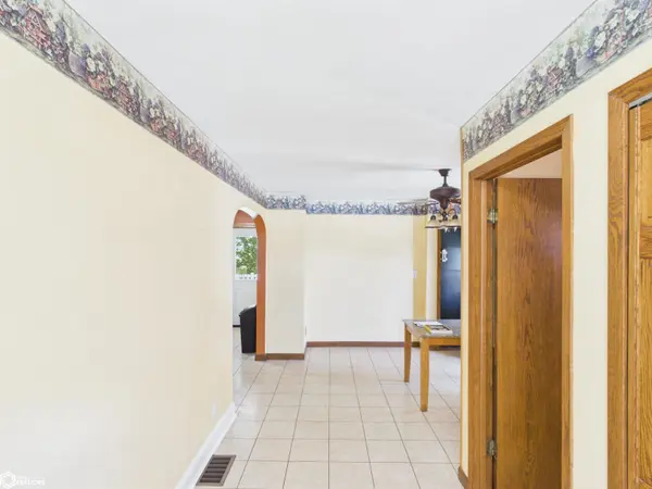 401 N College ST, Agency, IA 52530