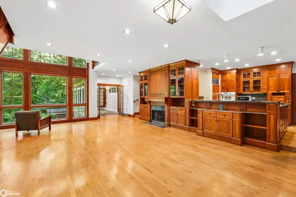 2410 State AVE, Ames, IA 50014