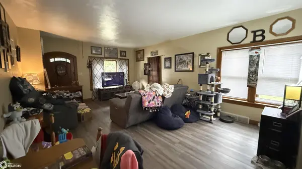 242 14th ST, Mason City, IA 50401