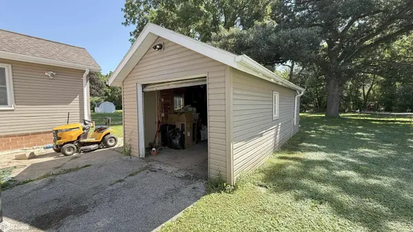 511 N Jackson AVE, Mason City, IA 50401