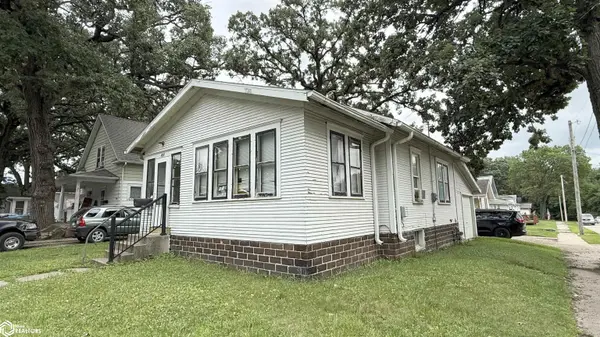 323 9th ST, Mason City, IA 50401