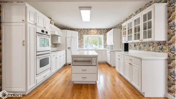 206 N 1St AVE, Lake Mills, IA 50450