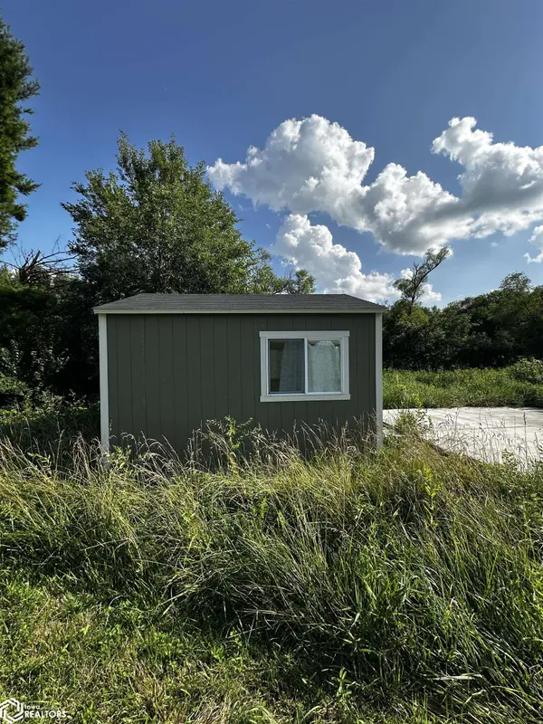 1470 Winterset DR, Shenandoah, IA 51601