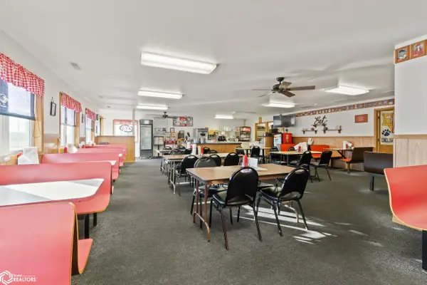 226 S Main St, North English, IA 52316