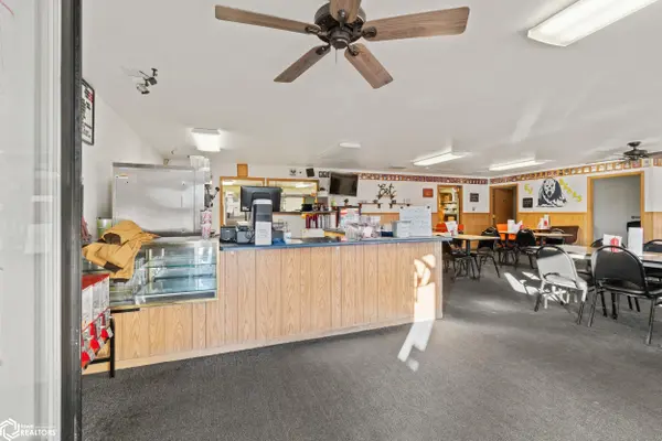 226 S Main St, North English, IA 52316