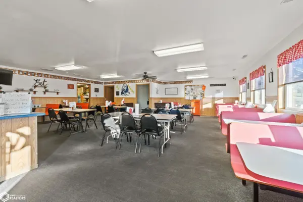 226 S Main St, North English, IA 52316