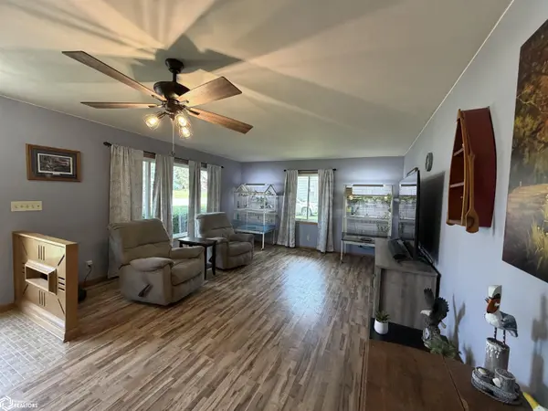 411 N 15Th ST, Centerville, IA 52544