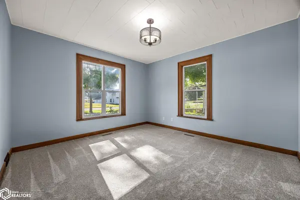 1806 8th AVE, Belle Plaine, IA 52208