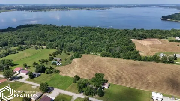 12149 Overturf DR, Moravia, IA 52571