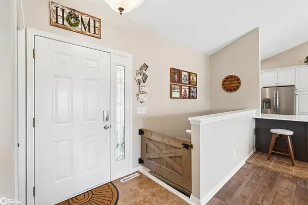 304 E Oak CIR, New Sharon, IA 50207