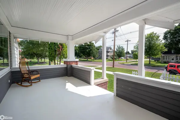 1003 2nd AVE, Vinton, IA 52349