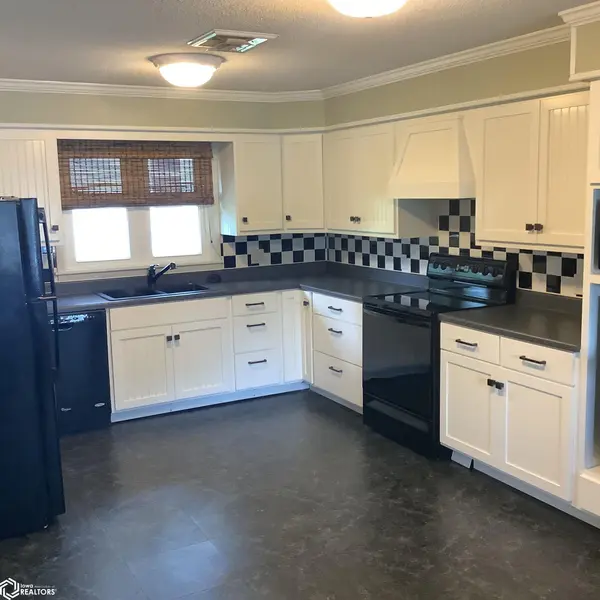 201 2nd AVE, Armstrong, IA 50514