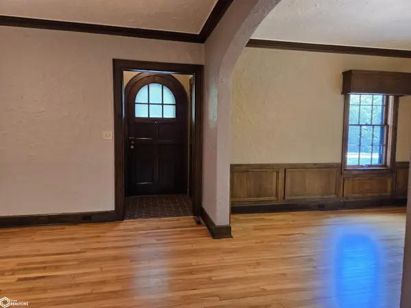 76 N Crescent DR, Mason City, IA 50401