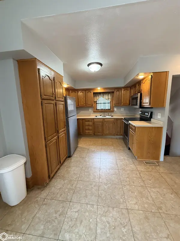 609 1St AVE, Clarion, IA 50525