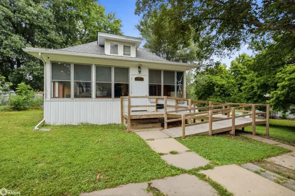 1504 Grove ST, Burlington, IA 52601